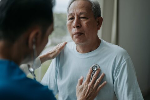 A patient receives hospice care for advanced heart disease in Los Angeles & Orange Counties